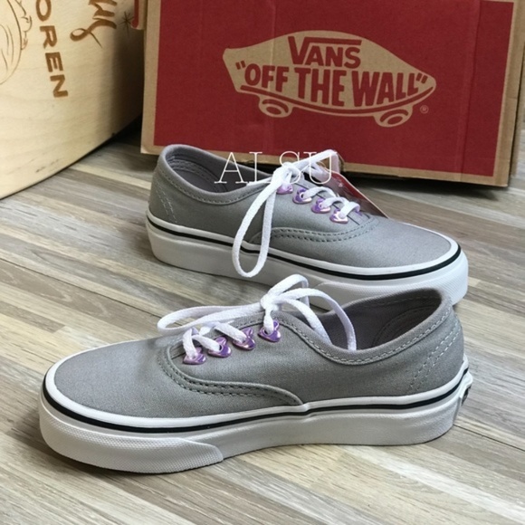 NWT VANS Authentic Eyelet Hearts Grey Kid’s - Picture 5 of 8